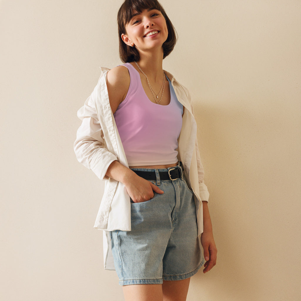 Light-wash denim shorts with classic five-pocket design and black belt paired with women’s kawaii pastel gradient crop top