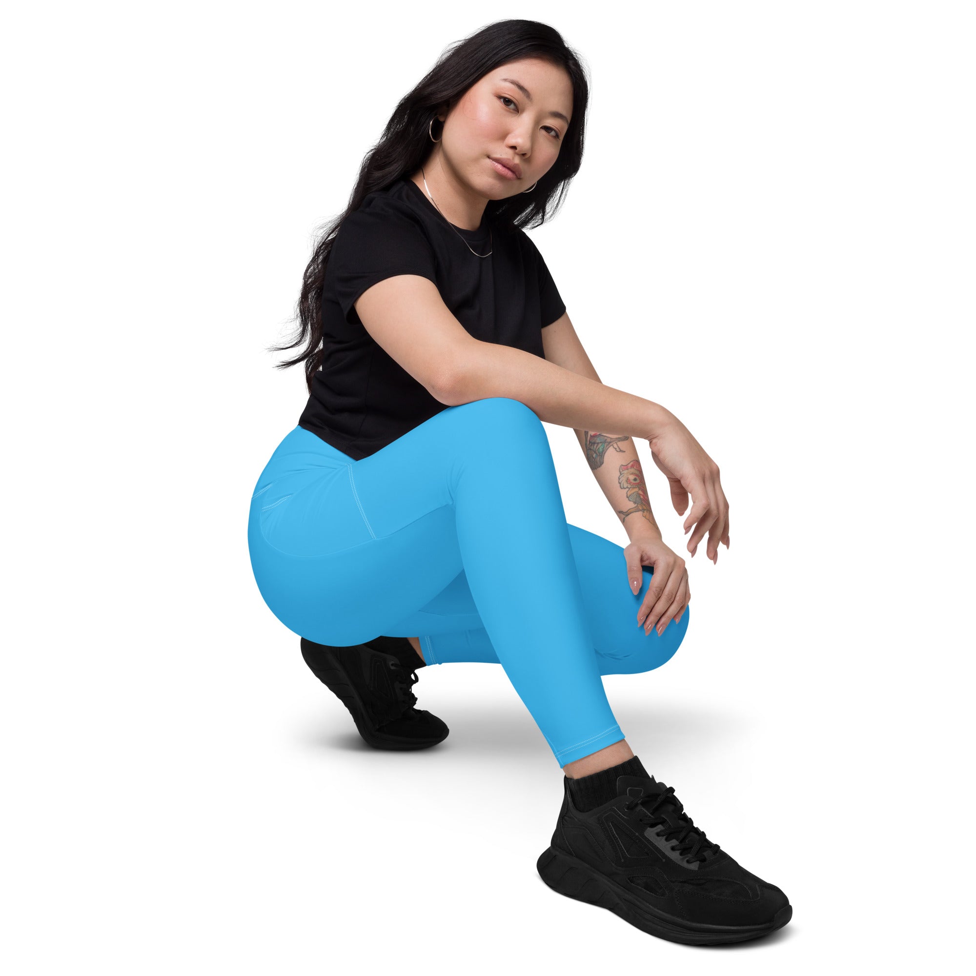 Women’s blue high-waisted yoga leggings with pockets made of soft stretchy fabric for comfortable activewear