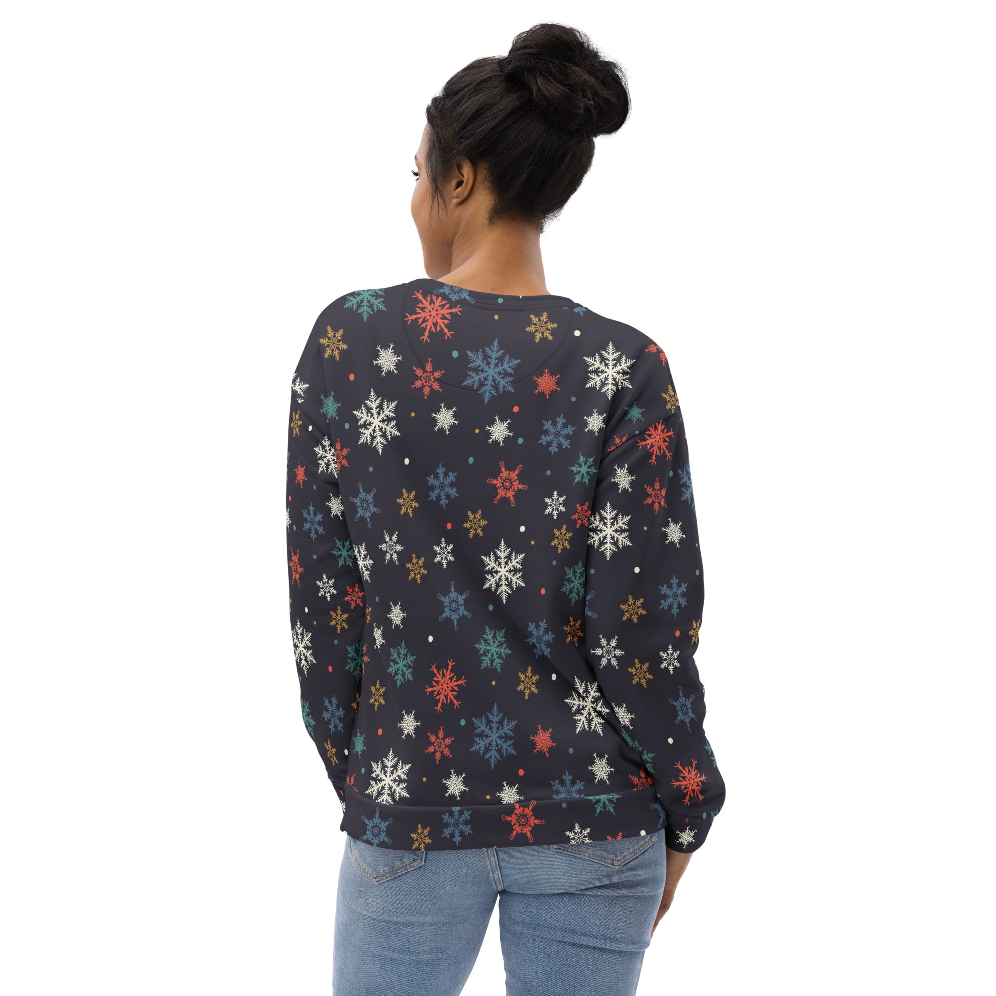 Black long-sleeved sweatshirt with colorful snowflake pattern and brushed inner fleece fabric for Christmas wear