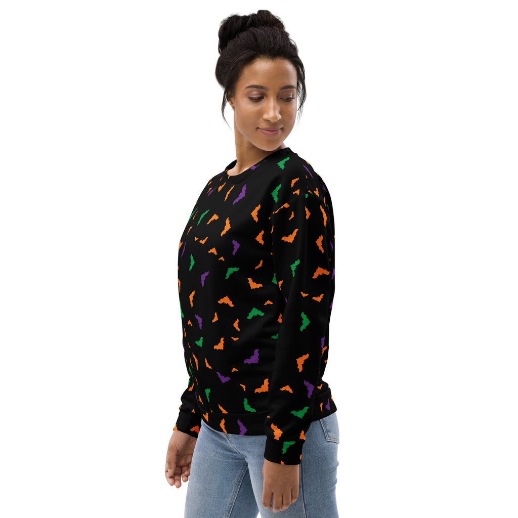 Black long-sleeved sweatshirt with colorful bat pattern and brushed inner fleece fabric for halloween wear
