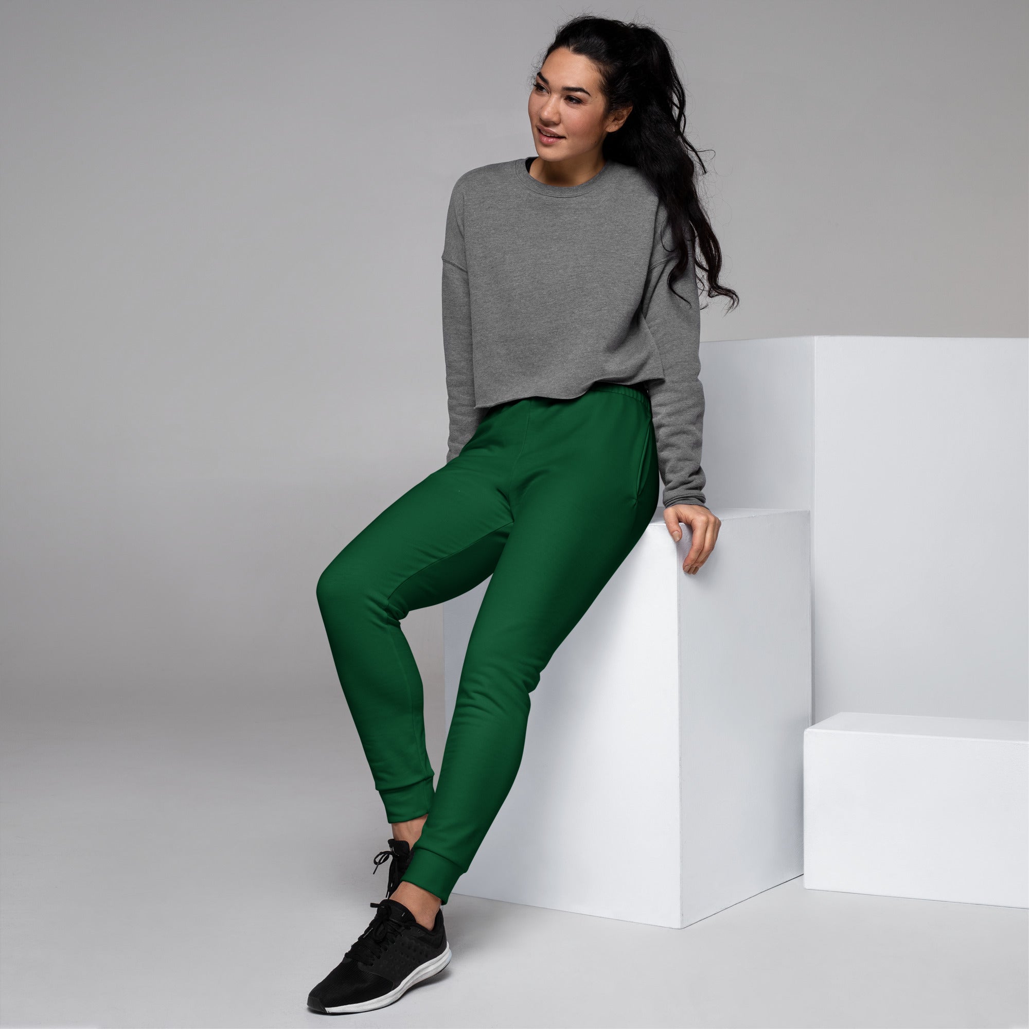 A pair of vibrant emerald green women’s jogger pants with relaxed fit ribbed cuffs and cozy brushed inside fleece