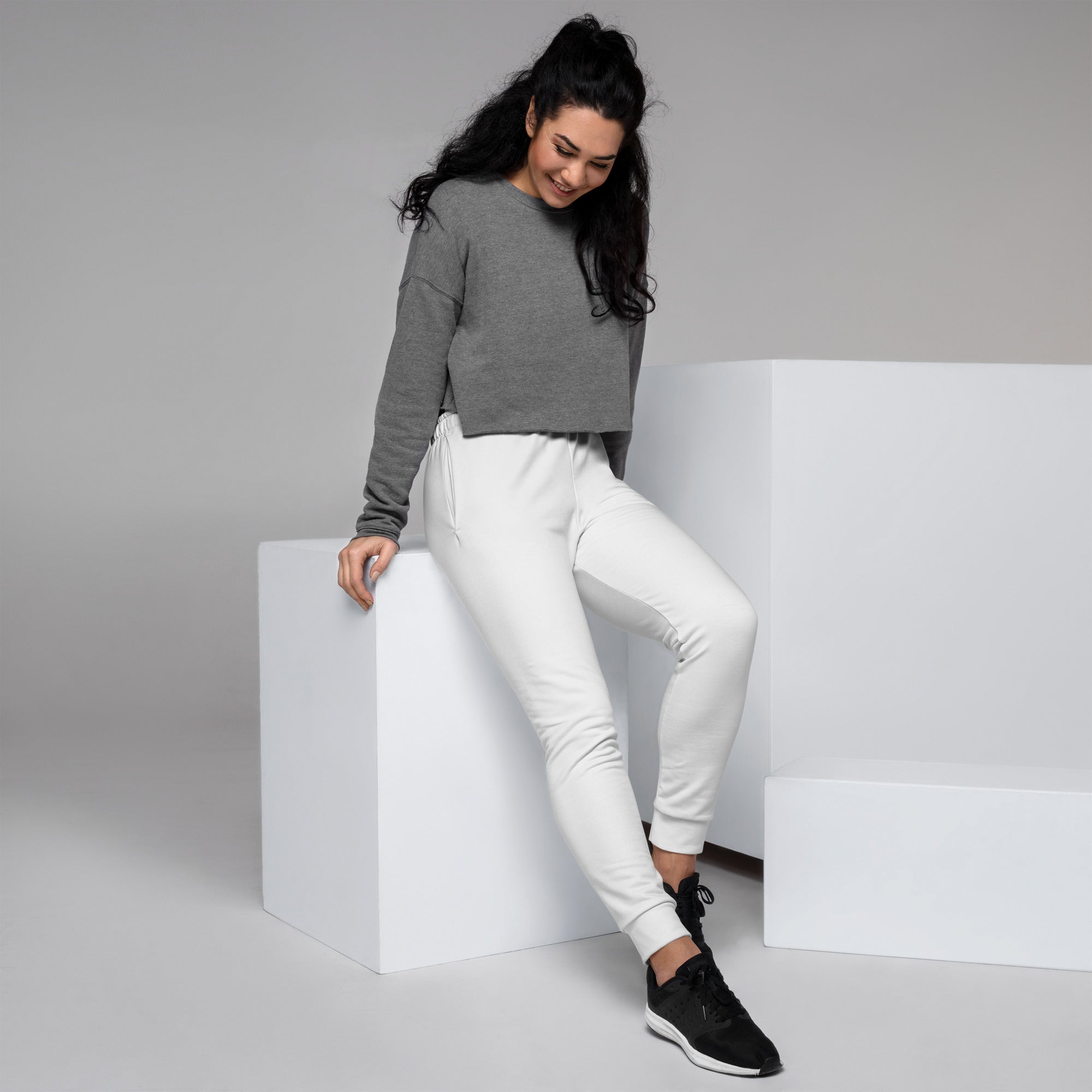 Gray cropped long-sleeve sweatshirt paired with women’s white recycled jogger pants with pockets and cozy fleece lining