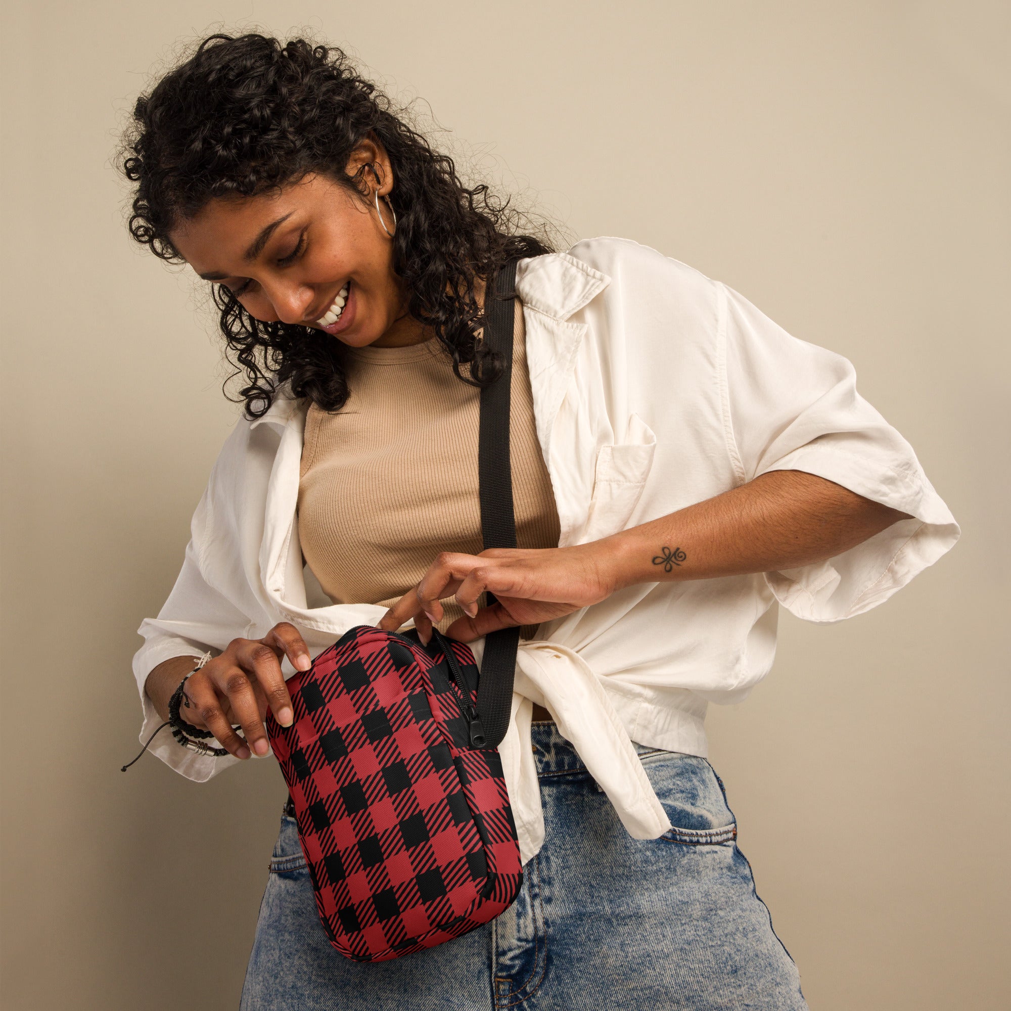 Red buffalo plaid winter women’s crossbody purse with red and black plaid pattern and sleek modern design