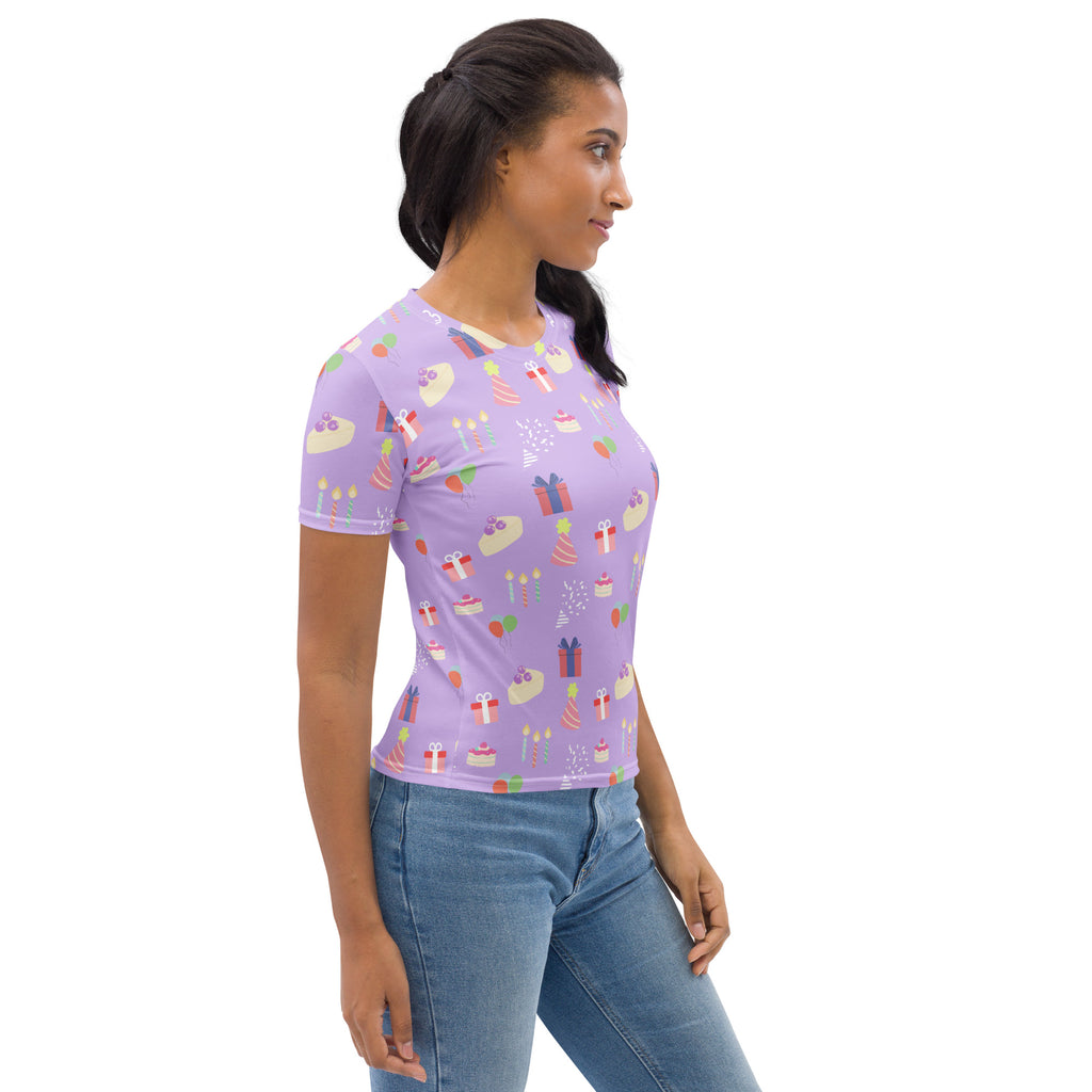 Women’s purple birthday party t-shirt made of soft stretch jersey with lavender short sleeves and playful cupcake pattern