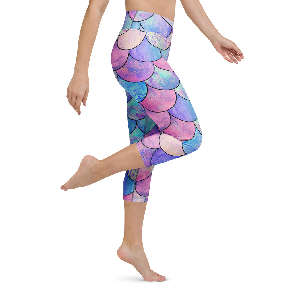 Women's Pastel Mermaid Scales Buttery Soft Yoga Capri Leggings – High-Rise, Moisture-Wicking, Soft Stretch Activewear Pants